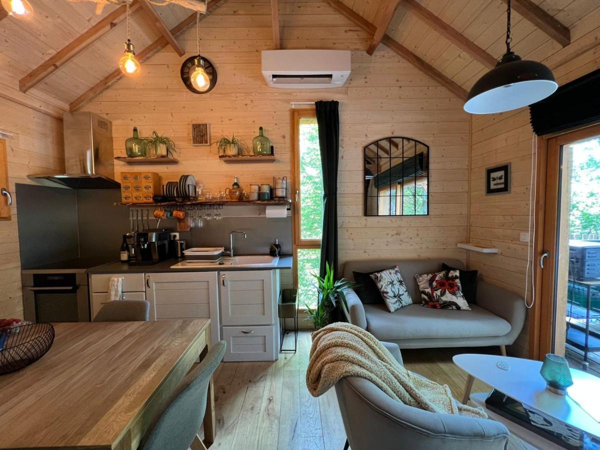 Charmante Cabane Dans Les Arbres Avec Jacuzzi Et Sauna Boismorand المظهر الخارجي الصورة