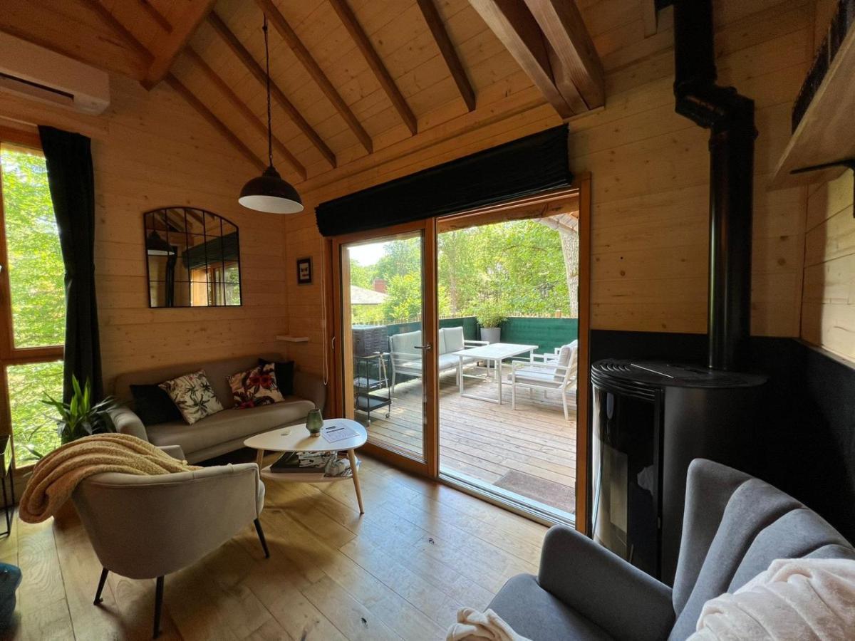 Charmante Cabane Dans Les Arbres Avec Jacuzzi Et Sauna Boismorand المظهر الخارجي الصورة