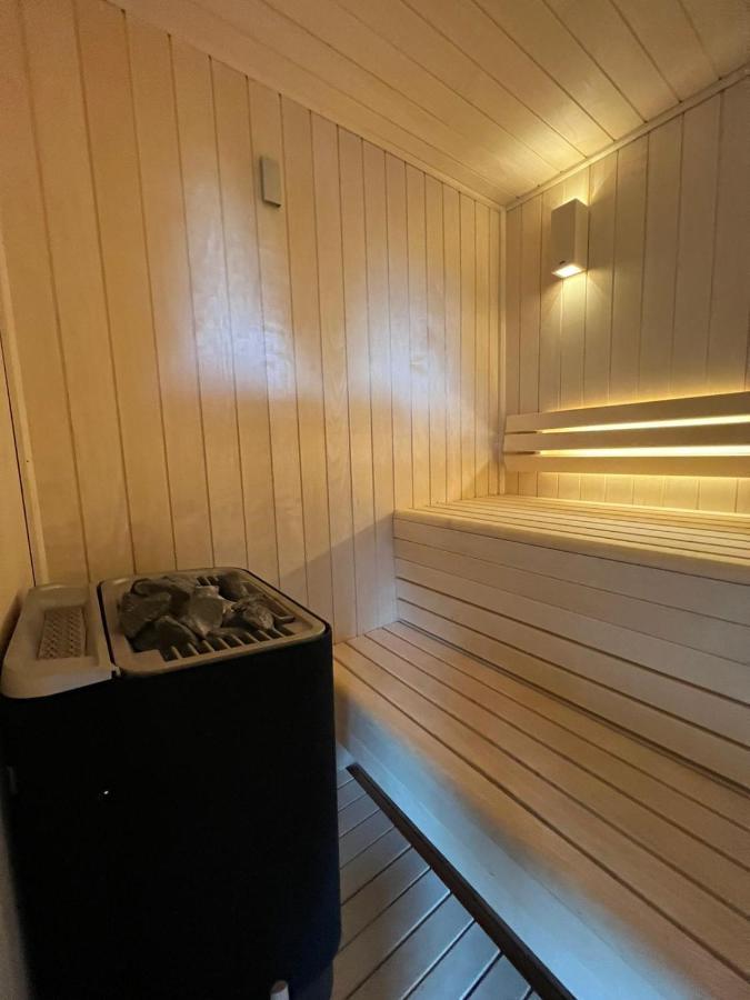 Charmante Cabane Dans Les Arbres Avec Jacuzzi Et Sauna Boismorand المظهر الخارجي الصورة