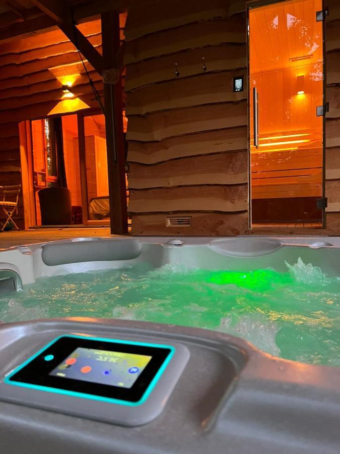 Charmante Cabane Dans Les Arbres Avec Jacuzzi Et Sauna Boismorand المظهر الخارجي الصورة